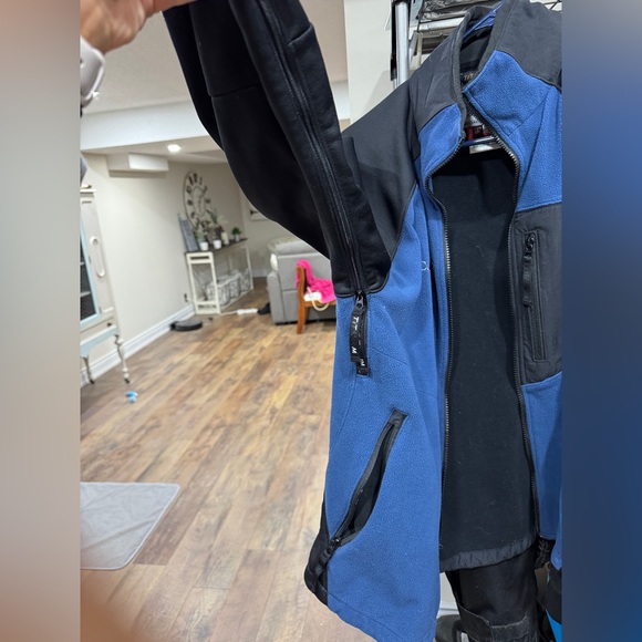 Vented Columbia zip up - Picture 5 of 7